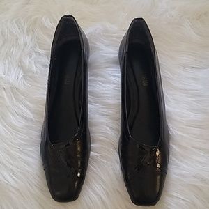 Black Magdensians Women Pump